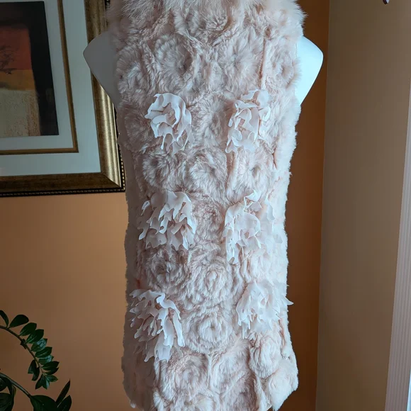 Dolce & Gabbana Blush Pink Faux Fur Vest - Picture 3 of 11